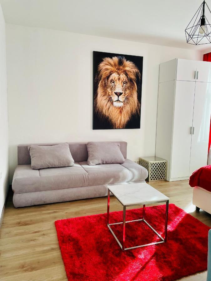& Business 1150 * Wien